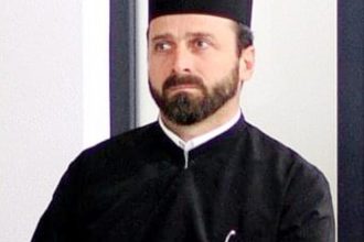 Il are pe cons tin t a directorul Armand Chiriloiu