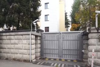 Medic stomatolog din Pitesti a incercat sa sparga portile Ambasadei Rusiei