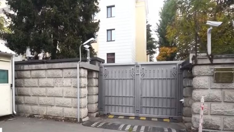 Medic stomatolog din Pitesti a incercat sa sparga portile Ambasadei Rusiei