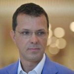 Ministrul Apararii Ionut Mosteanul huiduit la Catedrala Mantuirii Neamului