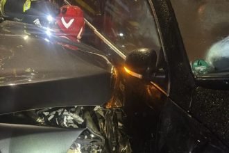 Pitesti Raniti printre fiare contorsionate preluati de SMURD