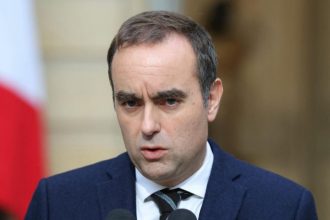 Premierul francez a demisionat dupa 12 ore