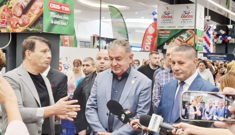 Primarul comunei Bradu Dan Stroe la inaugurarea hipermarketului La Cocos