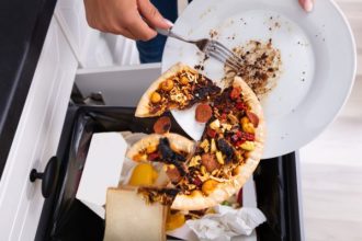 Romanii printre campionii UE la risipa alimentara