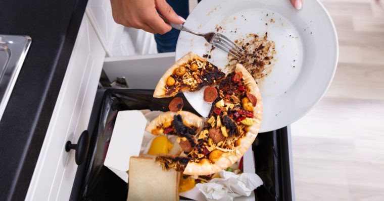 Romanii printre campionii UE la risipa alimentara