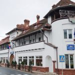 Rucarul se pregateste pentru aniversare si regleaza circulatia carutelor