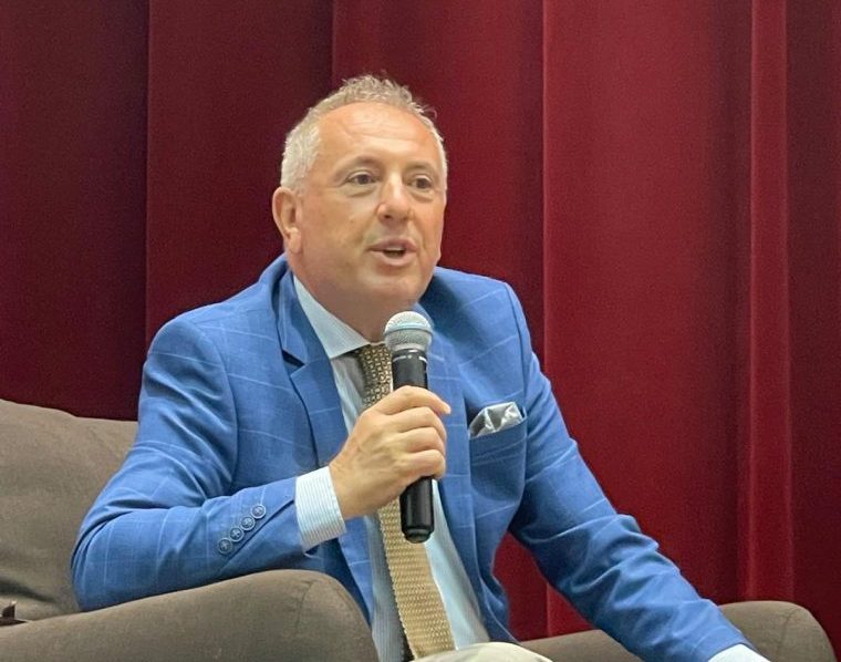 Scriitorul Cristian Cocea la Dialogurile Filarmonicii Pitesti