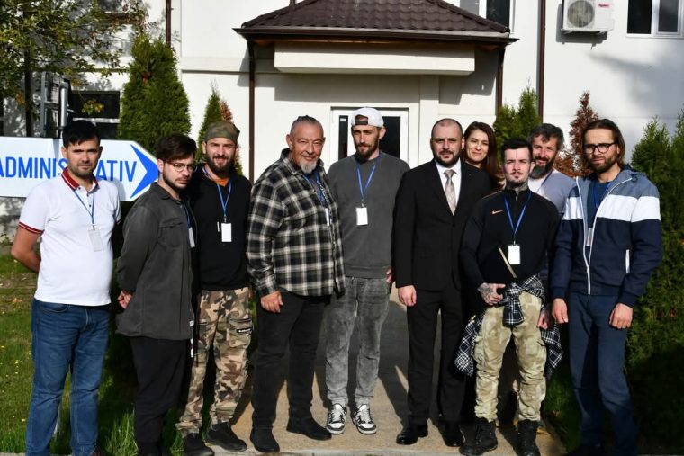 Solistul trupei Proconsul vizita la Penitenciarul Mioveni