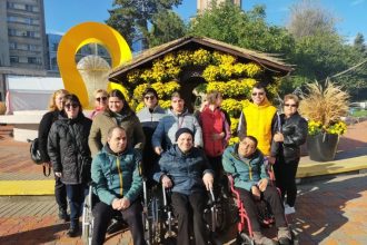 Tinerii cu dizabilitati din Arges la targul Toamna Pitestiana