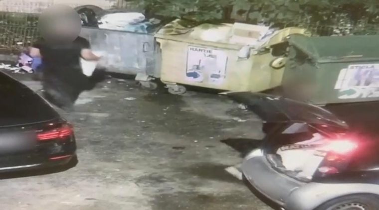 Video Surprinsi aruncand moloz la ghene in Trivale