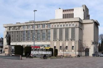 Accident in parcarea Teatrului din Pitesti
