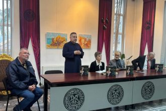 Albumul Regina Maria Prin puterea destinului lansat la Curtea de Arge