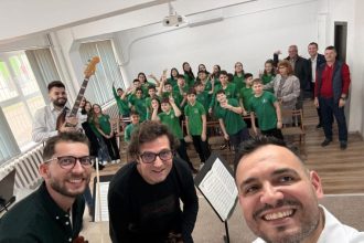 Artistii Filarmonicii Pitesti viziteaza scolile cu muzica