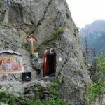 Au vrut sa ajunga la Chilia lui Arsenie Boca si s au blocat pe drumul forestier