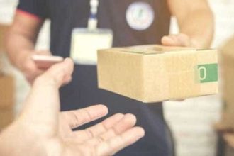 Avalaa coletelor din China schimba legislatia pentru cumparatori