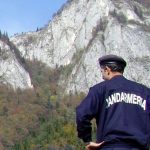 Cinci turisti inclusiv un bebelus salvati de jandarmi