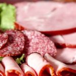 Consum record de mezeluri in Romania Medici avertizeaza