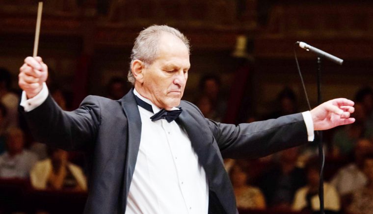 Doi dirijori la pupitrul orchestrei simfonice Pitesti