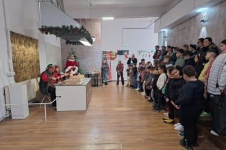 Expoziia Globurile copilariei attractia Fabricii lui Mos Craciun