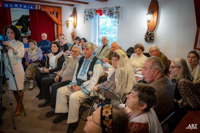 Folcloristii din Arges se ntalnesc la Pitesti