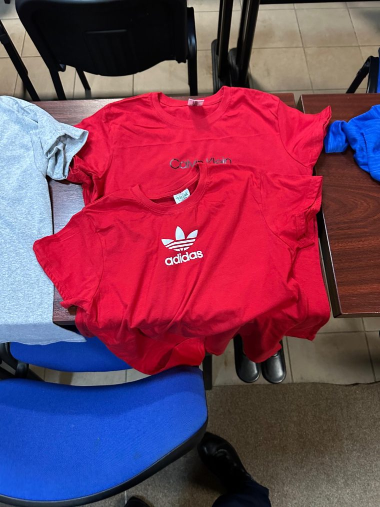 Haine contrafacute vandute in Arges prejudiciu de 19000 euro