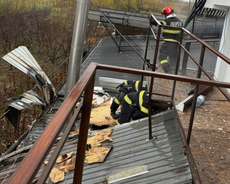 Incendiu in Arges podul unei case a ars