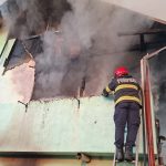 Incendiu la Calinesti Arges Doua persoane ranite