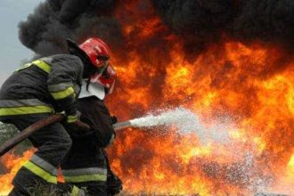 Incendiu mare la o fabrica de lemn din Neamt