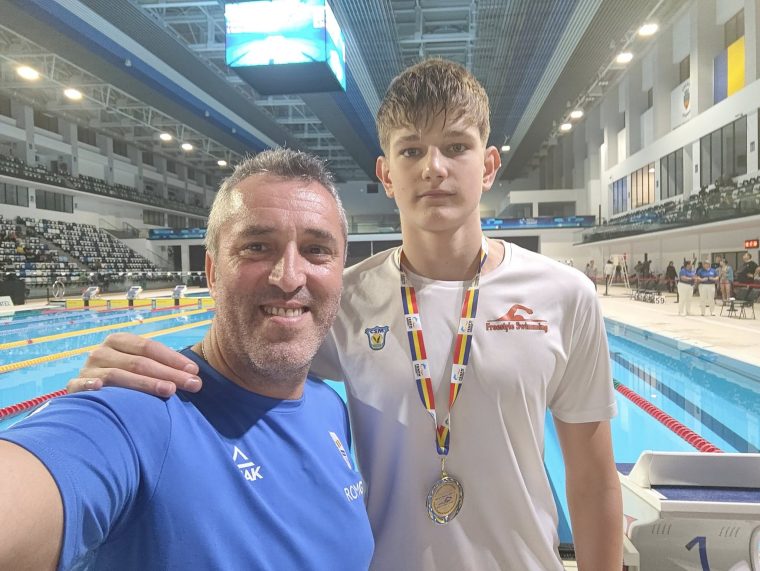 Inotatorul Matteo Mahalu de la CSM Pitesti participa la o competitie europeana