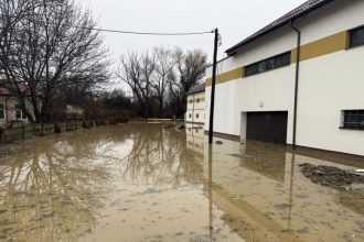 Inundatie la Pitesti Barajul Maracineni inchis pe Raul Doamnei