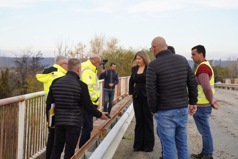 Lucrari avansate la podul de la Cateasca