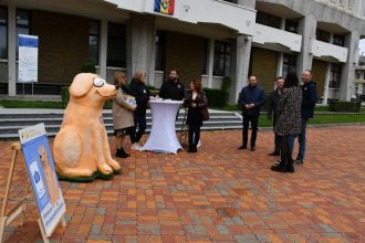 Mascota Bobita simbol al campaniei de sterilizare in Arges