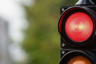 Orasul care testeaza semafoarele inteligente la trafic