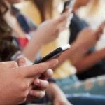 Parlamentul European a votat interzicerea minorilor pe retele sociale