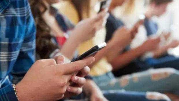 Parlamentul European a votat interzicerea minorilor pe retele sociale