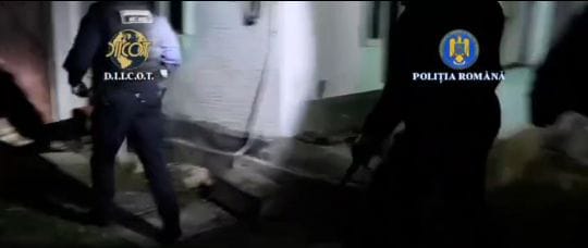 Persoane cercetate la DIICOT Pitesti pentru trafic de droguri