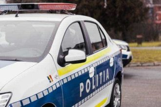 Pitesi Tineri agresivi reziniti de Politie