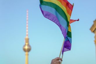 Romnia obligata sa recunoasca casatoriile intre persoane de acelasi sex