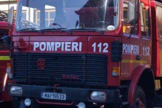 Sa trezit cu un copac pe masina in Pitesti
