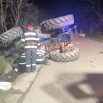 Trei persoane ranite dupa rasturnarea unui tractor