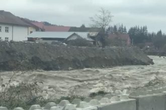 VIDEO Deversare simulara la Vidraru testare albii raului