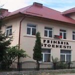 Video Tanar retinut dupa lovirea unui angajat al Primariei Stoenesti