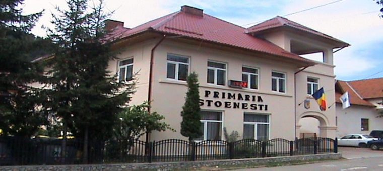 Video Tanar retinut dupa lovirea unui angajat al Primariei Stoenesti