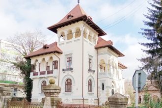 Vila de vanzare pentru 900000 euro Primaria Campulung se abtine