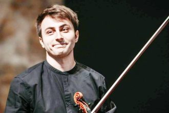 Violonistul Aron Cavassi solist la concertul Mozart Pitesti