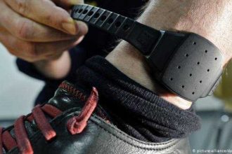 argesan cu bratara dupa ce si a batut iubita