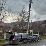 Accident in Arges Leresti Masina a intrat in stalp