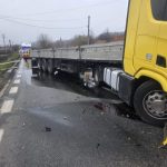 Accident la Draganu Arges Pompierii scot o persoana din masina