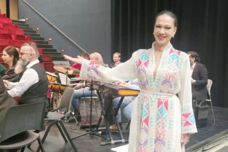 Adina Sima Intre haos si lumina muzica e puntea