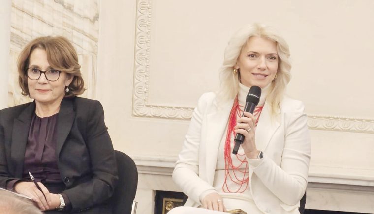 Alina Gorghiu Femeile sunt inca o minoritate in institutii